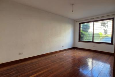 5 Bed Apartment with En Suite in Kileleshwa - 4