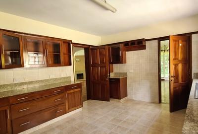 5 Bed House with En Suite in Karen - 4