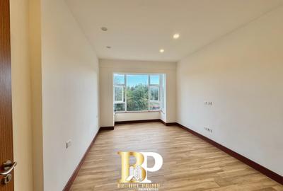Serviced 3 Bed Apartment with En Suite in Parklands