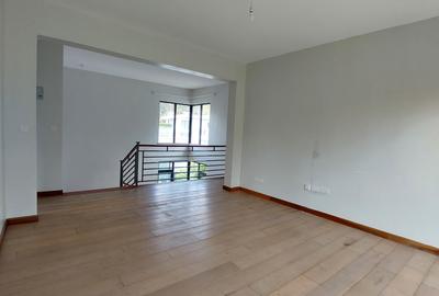 5 Bed House with En Suite in Lavington