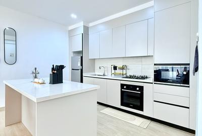 Serviced 2 Bed Apartment with En Suite in Riverside