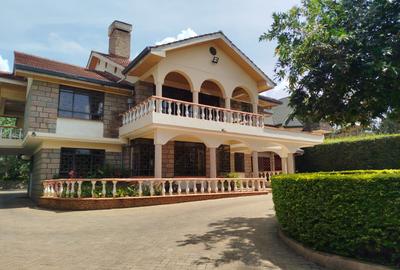 6 Bed House with En Suite in Runda