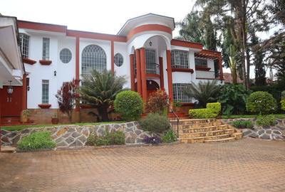 6 Bed House with En Suite in Nyari