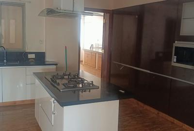 Serviced 3 Bed Apartment with En Suite in Kileleshwa