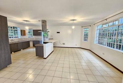 4 Bed Townhouse with En Suite in Spring Valley - 3