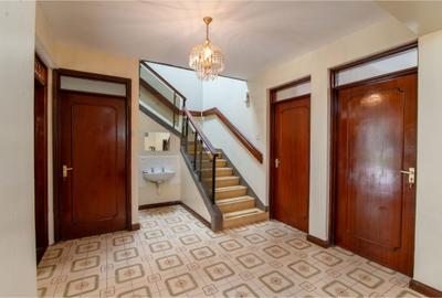 4 Bed Villa with En Suite at School Lane - 2