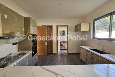 6 Bed Townhouse with En Suite in Lavington - 4