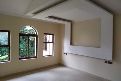 5 Bed Townhouse with En Suite in Kitisuru