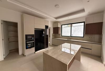 5 Bed Townhouse with En Suite in Lavington - 4