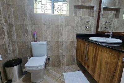 5 Bed House with En Suite in Karen - 3