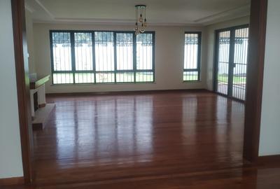 6 Bed Townhouse with En Suite in Westlands Area