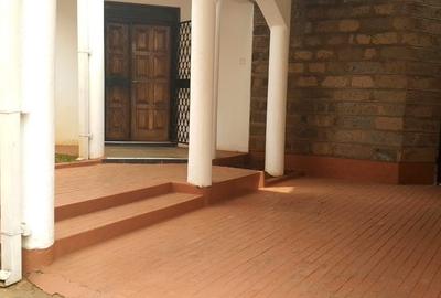 5 Bed Townhouse with En Suite in Brookside