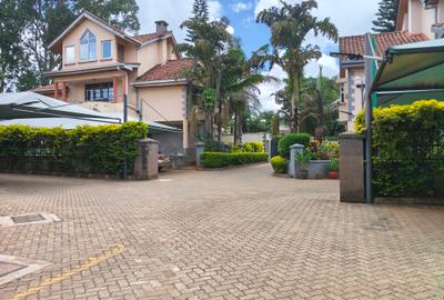 5 Bed Townhouse with En Suite at Spring Valley - 4