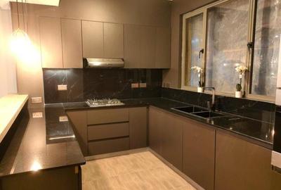 3 Bed Apartment with En Suite in Brookside