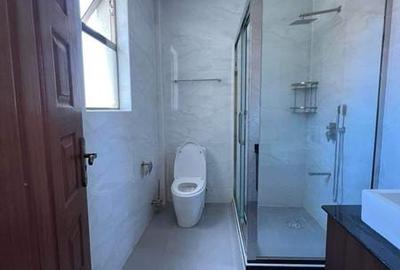 5 Bed House with En Suite at Lavington