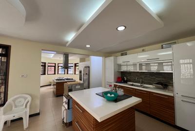 5 Bed Townhouse with En Suite at Kyuna