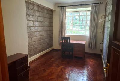 4 Bed House with En Suite in Lavington