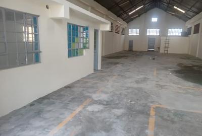 Warehouse with Parking in Industrial Area - 2