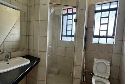 3 Bed Apartment with En Suite in Rhapta Road