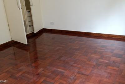 4 Bed House with En Suite at Cedar Rd - 4