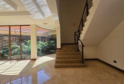 5 Bed House with En Suite in Runda - 2