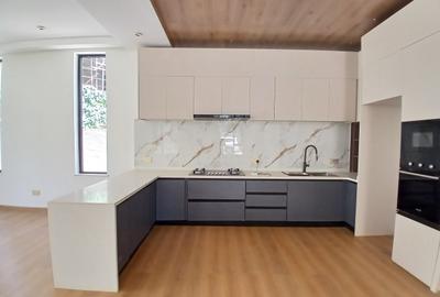 5 Bed Townhouse with En Suite at Lavington Green - 4