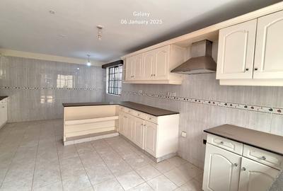 5 Bed Townhouse with En Suite at Spring Valley