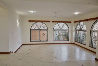4 Bed Apartment with En Suite at 1St Avenue - 2