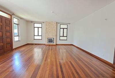 5 Bed Villa with En Suite at Lavington - 2