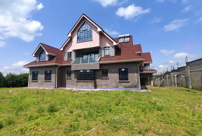 6 Bed House with En Suite in Cianda