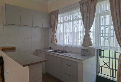 Furnished 2 Bed Apartment with En Suite at Close To Un - 4