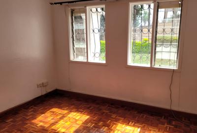 4 Bed House with En Suite in Hill View - 4