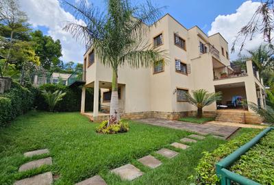 4 Bed House with En Suite in Runda