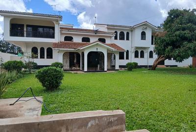 5 Bed Villa with En Suite in Gigiri - 2