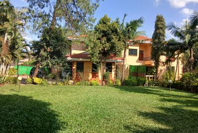5 Bed Villa with En Suite in Nyari