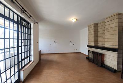 5 Bed House with En Suite in Lavington - 2