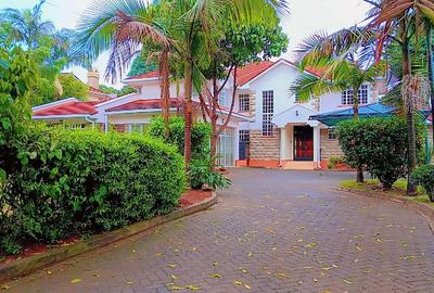4 Bed House with En Suite at Farasi Cl