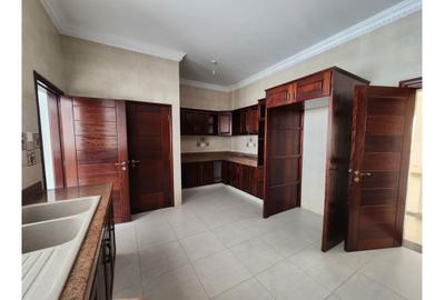 3 Bed Apartment with En Suite at Greenwood Drive - 3