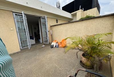 Serviced 1 Bed Apartment with En Suite in Lavington - 2