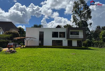 6 Bed Villa with En Suite in Runda - 2