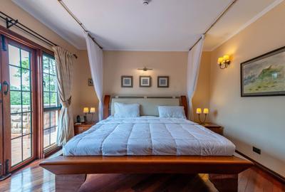 4 Bed Villa with En Suite in Ridgeways - 2