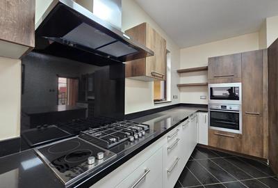 5 Bed Townhouse with En Suite in Lavington - 3