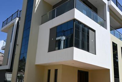 5 Bed Townhouse with En Suite in Lavington