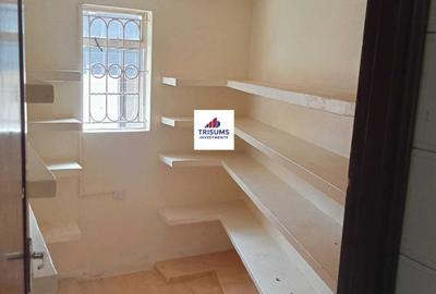 5 Bed House with En Suite in Westlands Area - 4