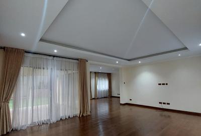 5 Bed Townhouse with En Suite in Lavington - 3