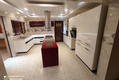 5 Bed Townhouse with En Suite in Lavington