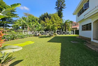 5 Bed House with En Suite in Runda