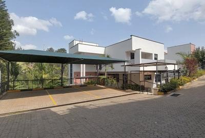 7 Bed Townhouse with En Suite in Nyari