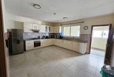 3 Bed Apartment with En Suite in Westlands Area - 2