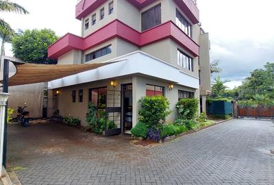 5 Bed House with En Suite at Lavington